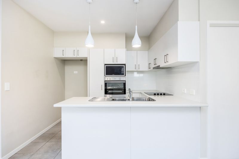 Modern Retreat with Alfresco Living!