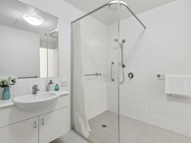 Bright and Fresh Retreat with Private Courtyard