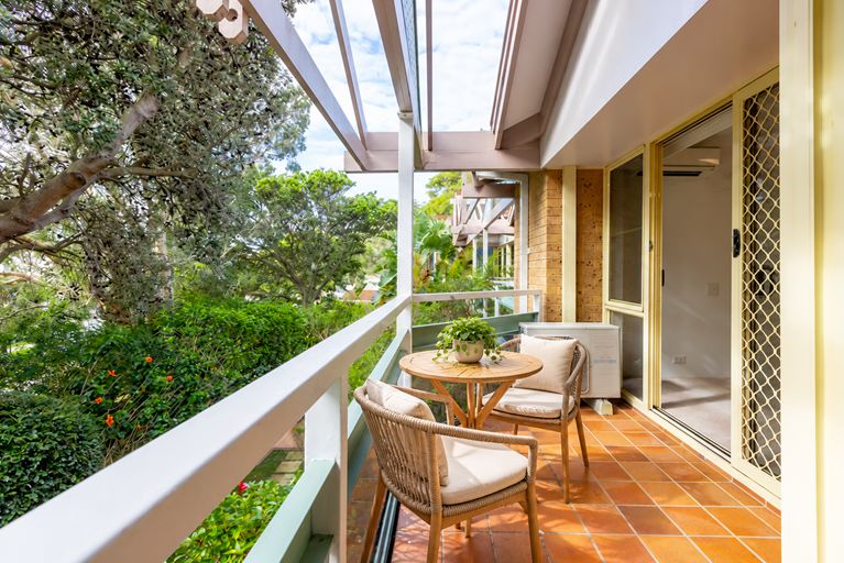 Refurbished One Bedroom Apartment with Natural Light and Garden Views