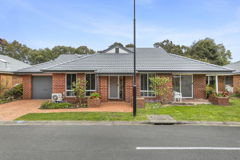 Stylish Home Backing onto Picturesque Walking Trail