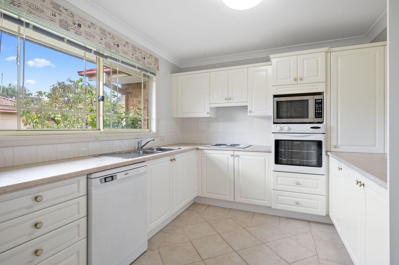 Ground Floor Villa With Garage!