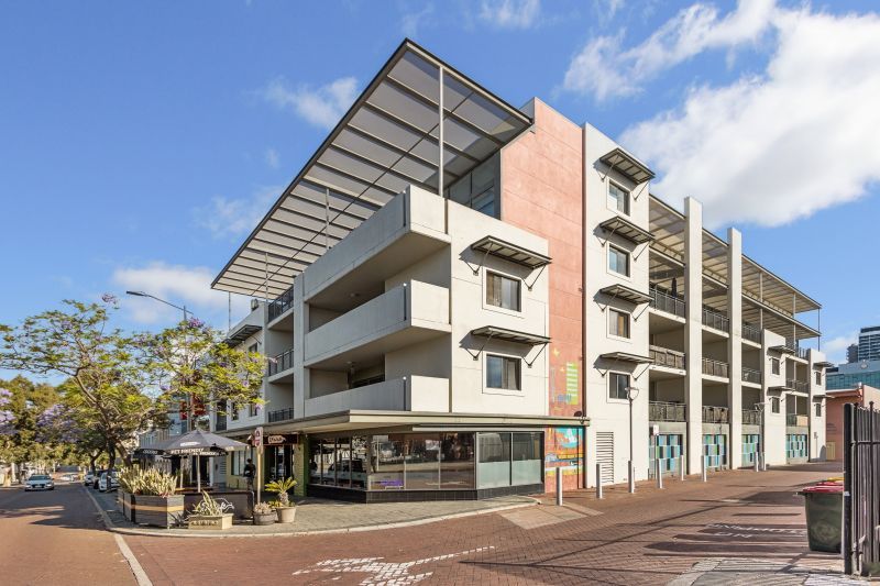 Light & Bright Living, Refurbished... See it to Believe it!!