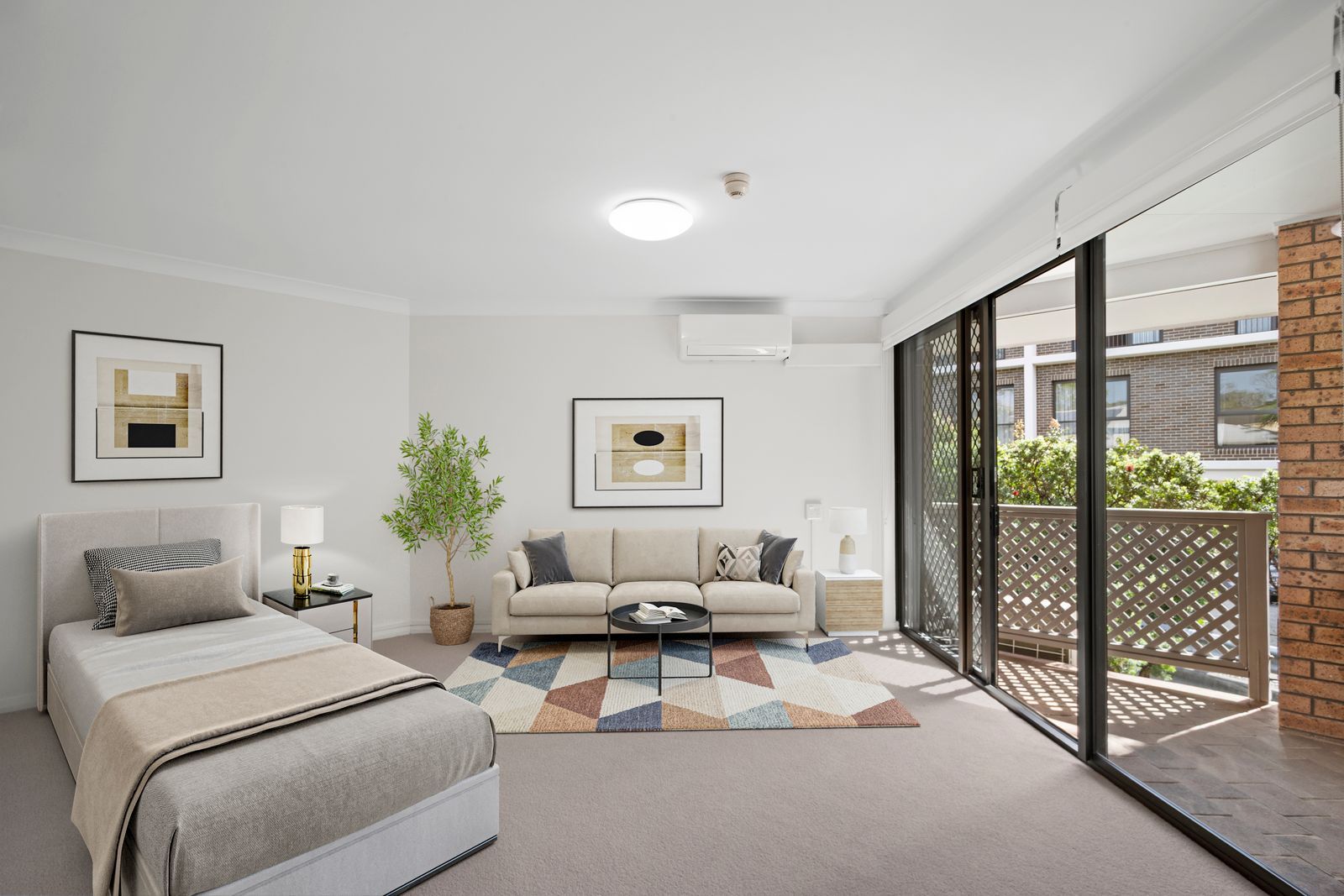 Sun-drenched serviced apartment with everyday support
