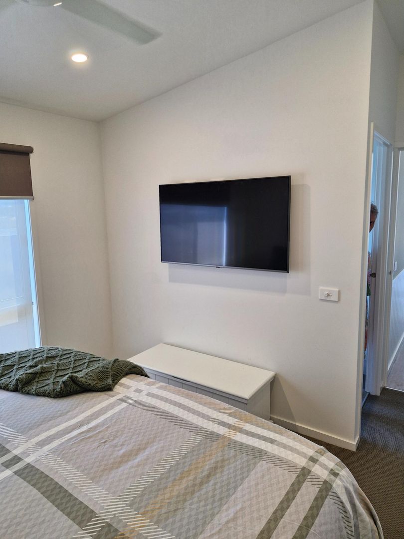 Ballarat Lifestyle Village - Near-New, Custom, One-Bedroom Home