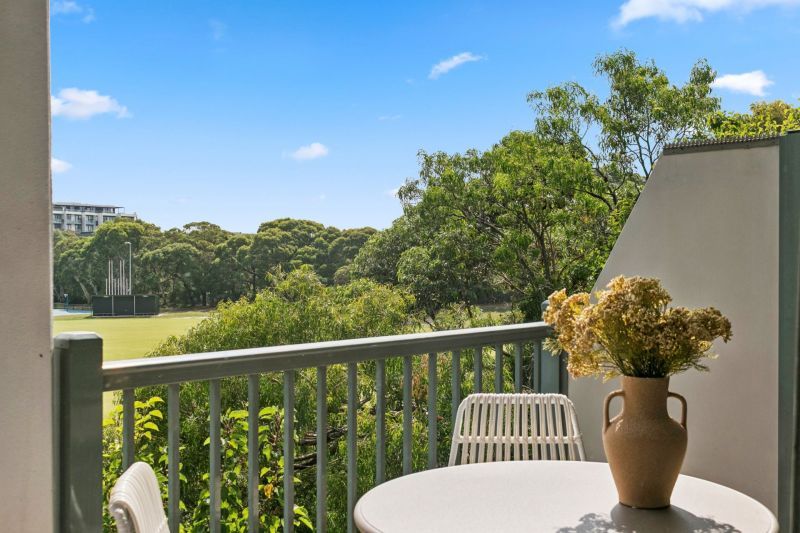 Stunning 2-bedroom apartment with balcony views