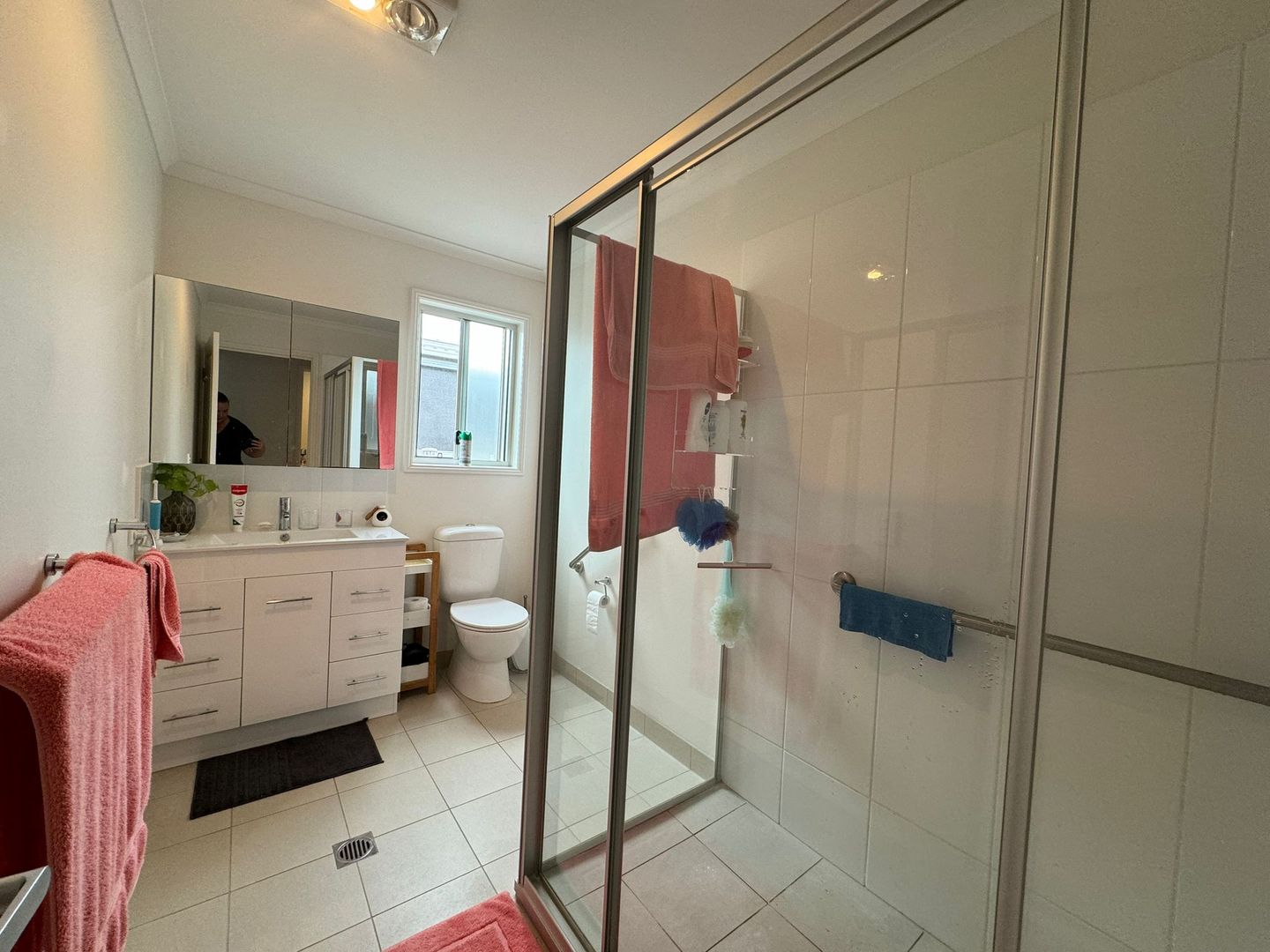 MOVE IN! NOTHING TO DO! Located in an Over 50's Lifestyle Living Complex.