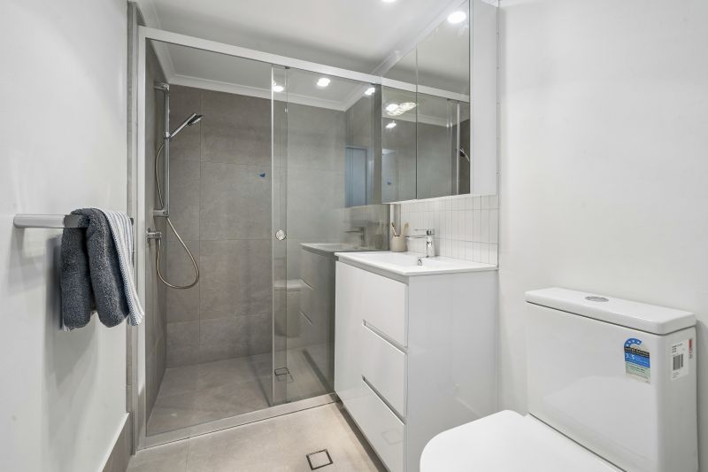 Ready to move in! Stylish recently renovated studio serviced apartment in vibrant retirement community
