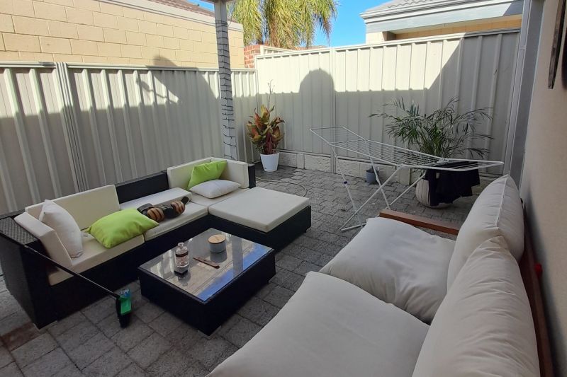 Ticking All Boxes: Location, Modern, Spacious & NO STRATA