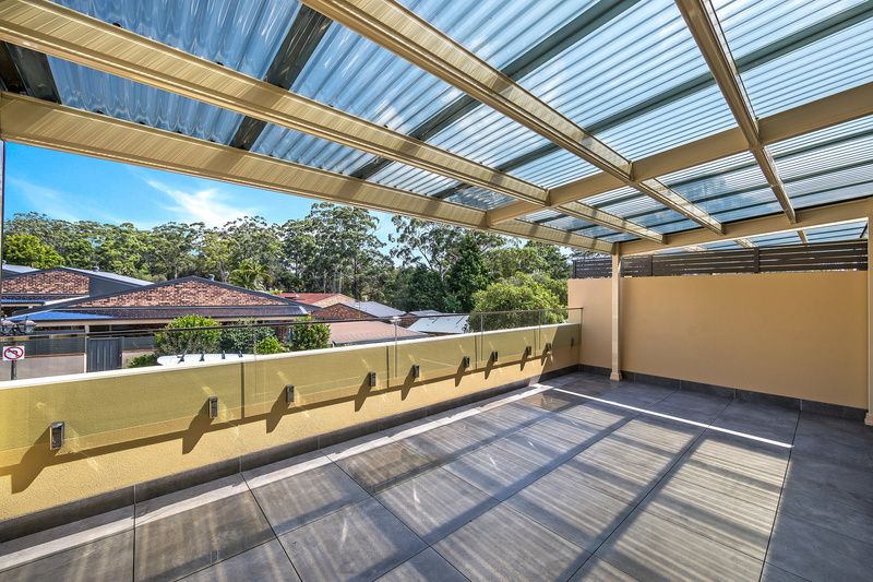 Beautiful Villa with Sunroom and Outdoor Balcony