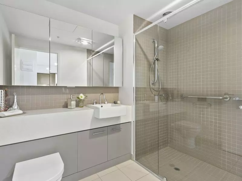 Bright, Airy Apartment with Balcony Views and Modern Finishes