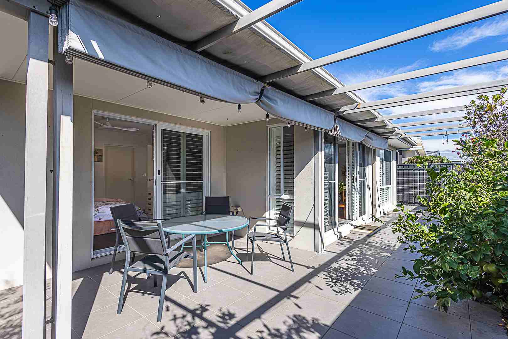 Palm Lake Resort Fern Bay - Beautifull home with a wow factor