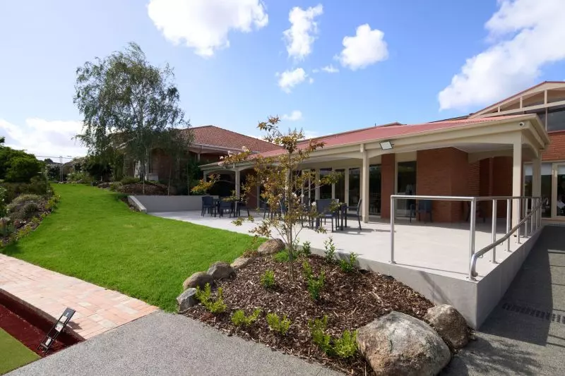 First-floor 2-bedroom corner apartment