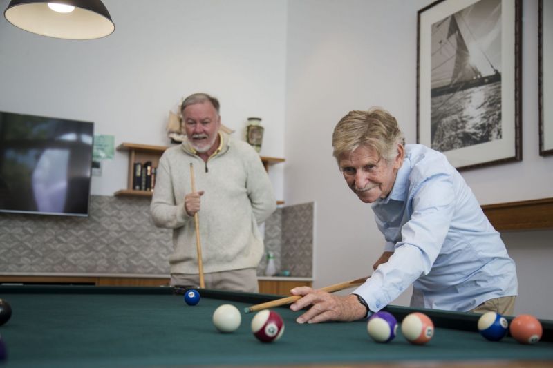 A light and airy top floor, north facing apartment with city views