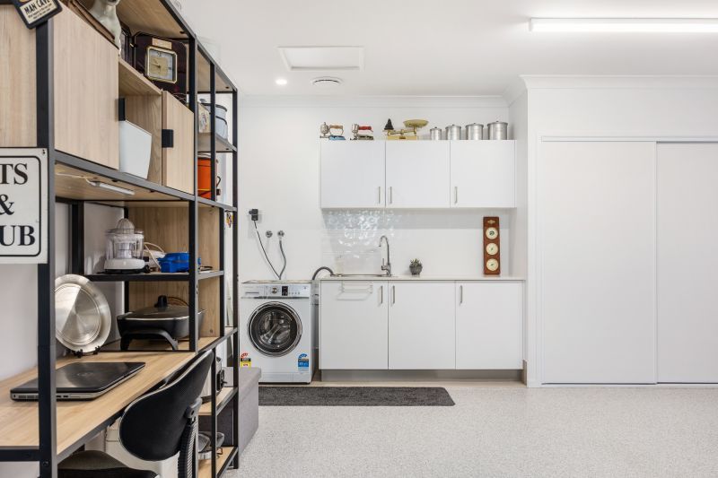 Modern Retreat with Private Alfresco Outlook