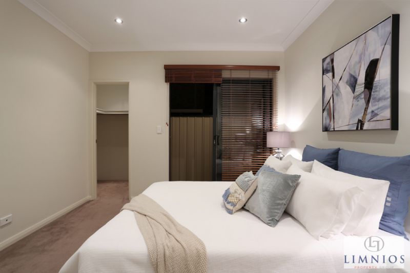 Spacious End Villa