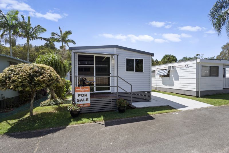 Modern Coastal Living – Low Maintenance, Move-In Ready
