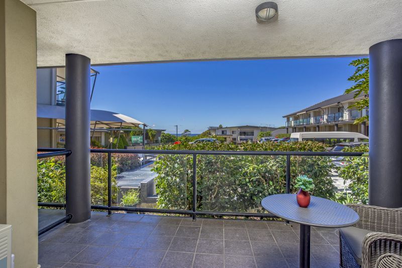 Ground-floor studio apartment with ocean views