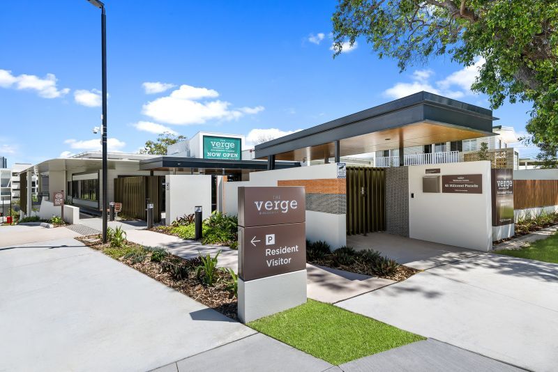 Corner north-facing apartment with spectacular Broadbeach Skyline views