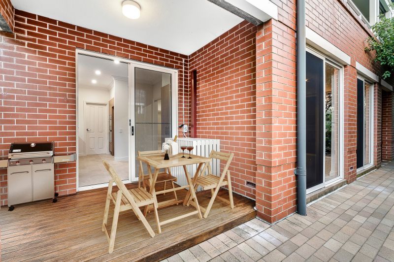 Contemporary three-bedroom apartment in a prime village setting
