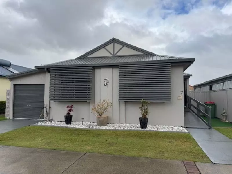 Luxurious Home with Abundant Features!