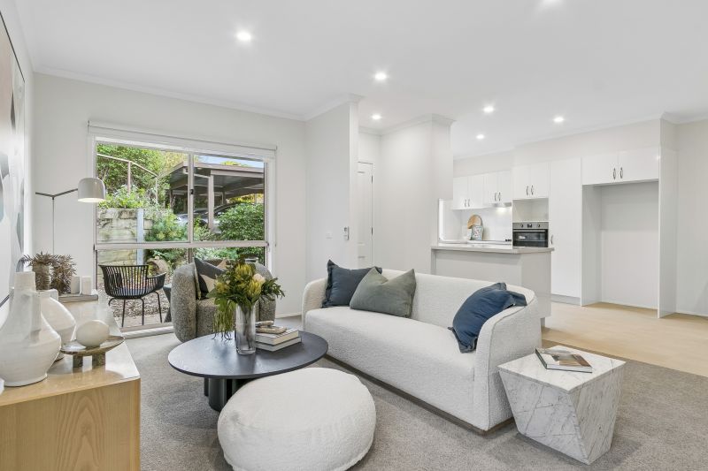 Beautifully refurbished 2-bed plus study villa