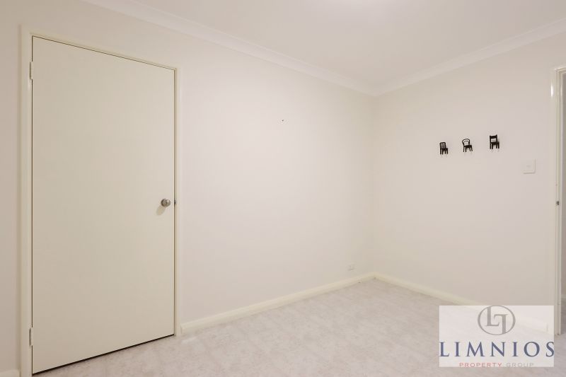 Street Front Home In Quiet Cul - De - Sac