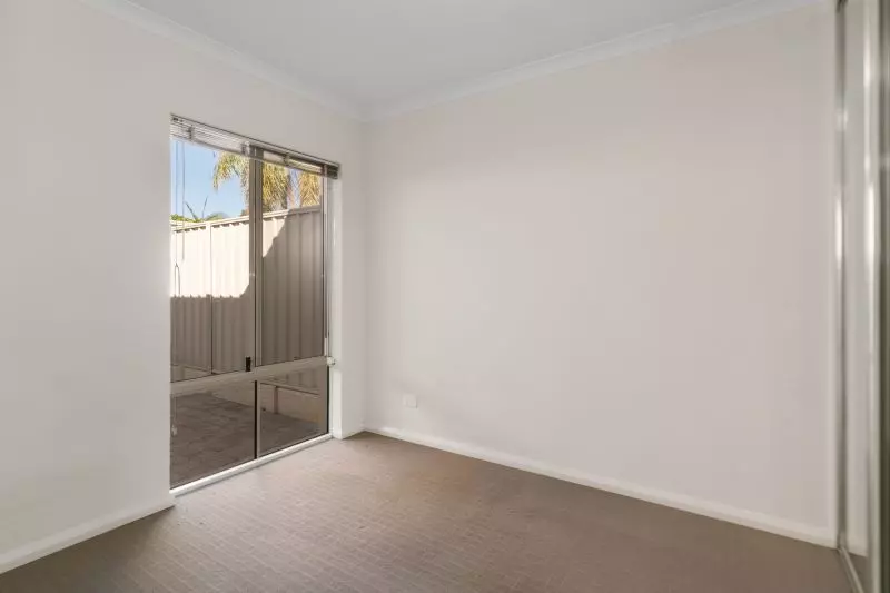 Ticking All Boxes: Location, Modern, Spacious & NO STRATA