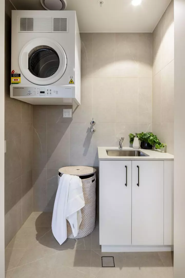 Spacious, light-filled 1-bedroom ground-floor apartment