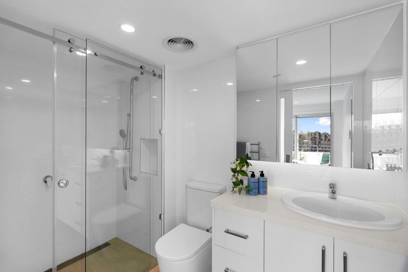 Under renovation - North-facing two-bedroom apartment