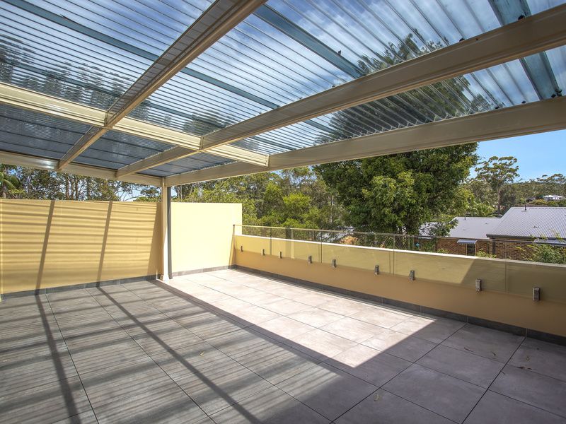 Stylish Villa with Scenic Views and Expansive Elevated Courtyard