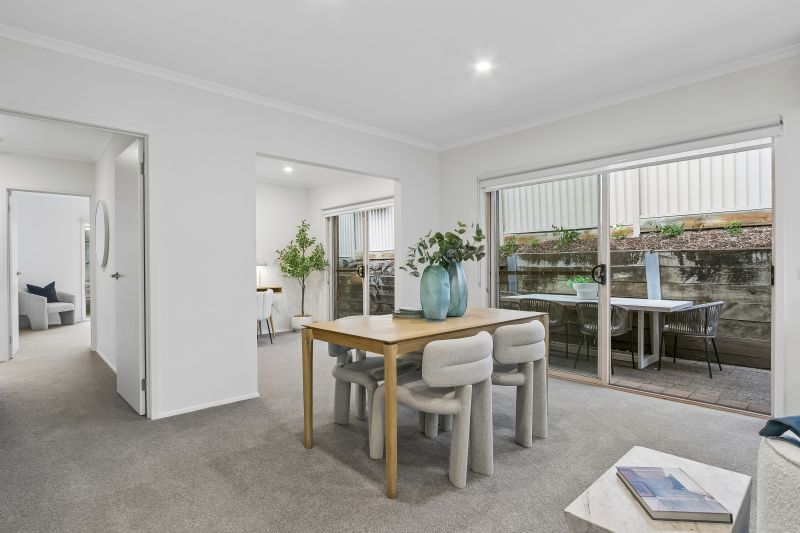 Beautifully refurbished 2-bed plus study villa