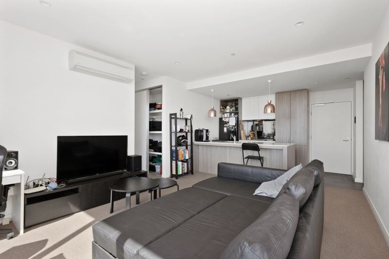 Great Location, Modern & Professional Lifestyle!