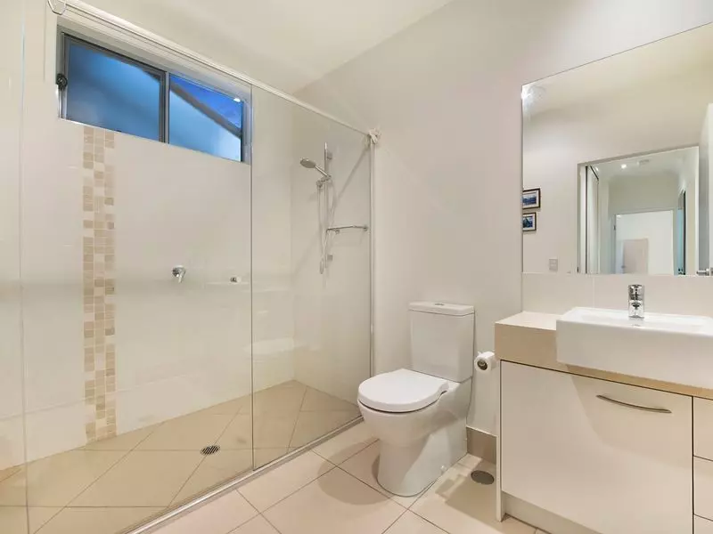 Luxury, Landing living