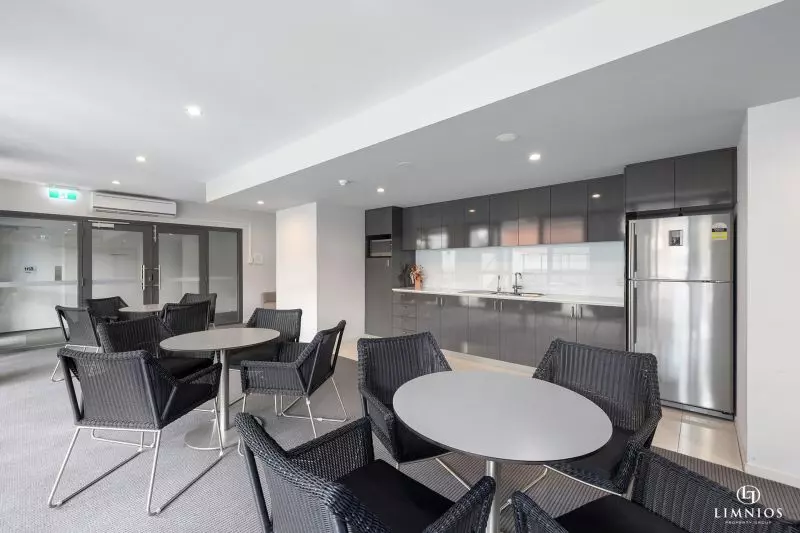 Exquisite Modern Living, Impressive with Great View!