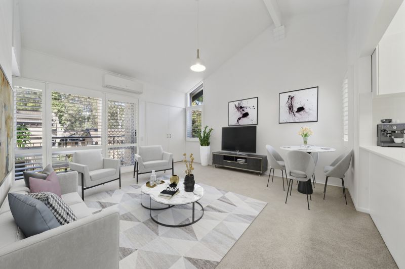 Low-maintenance living in a leafy village setting