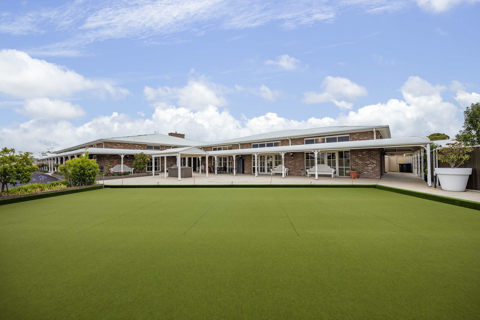 Sunny Courtyard, Beautifully Refurbished
