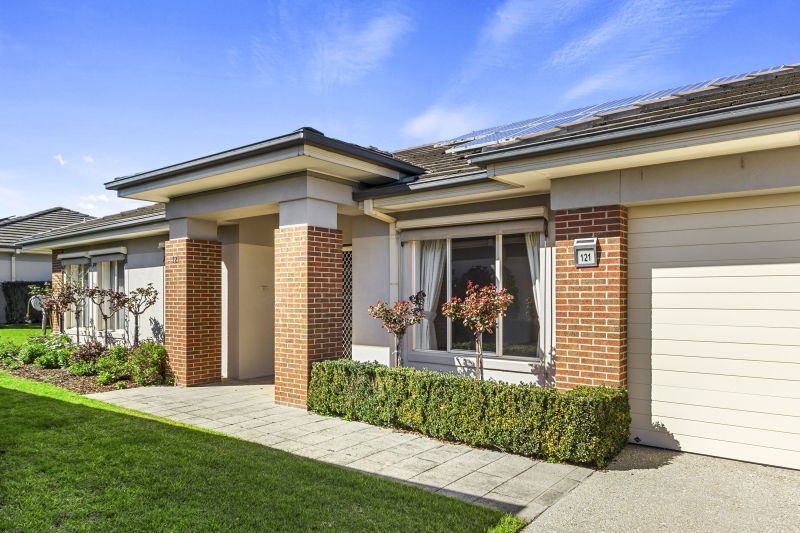 Spacious Villa with Golf Course Views