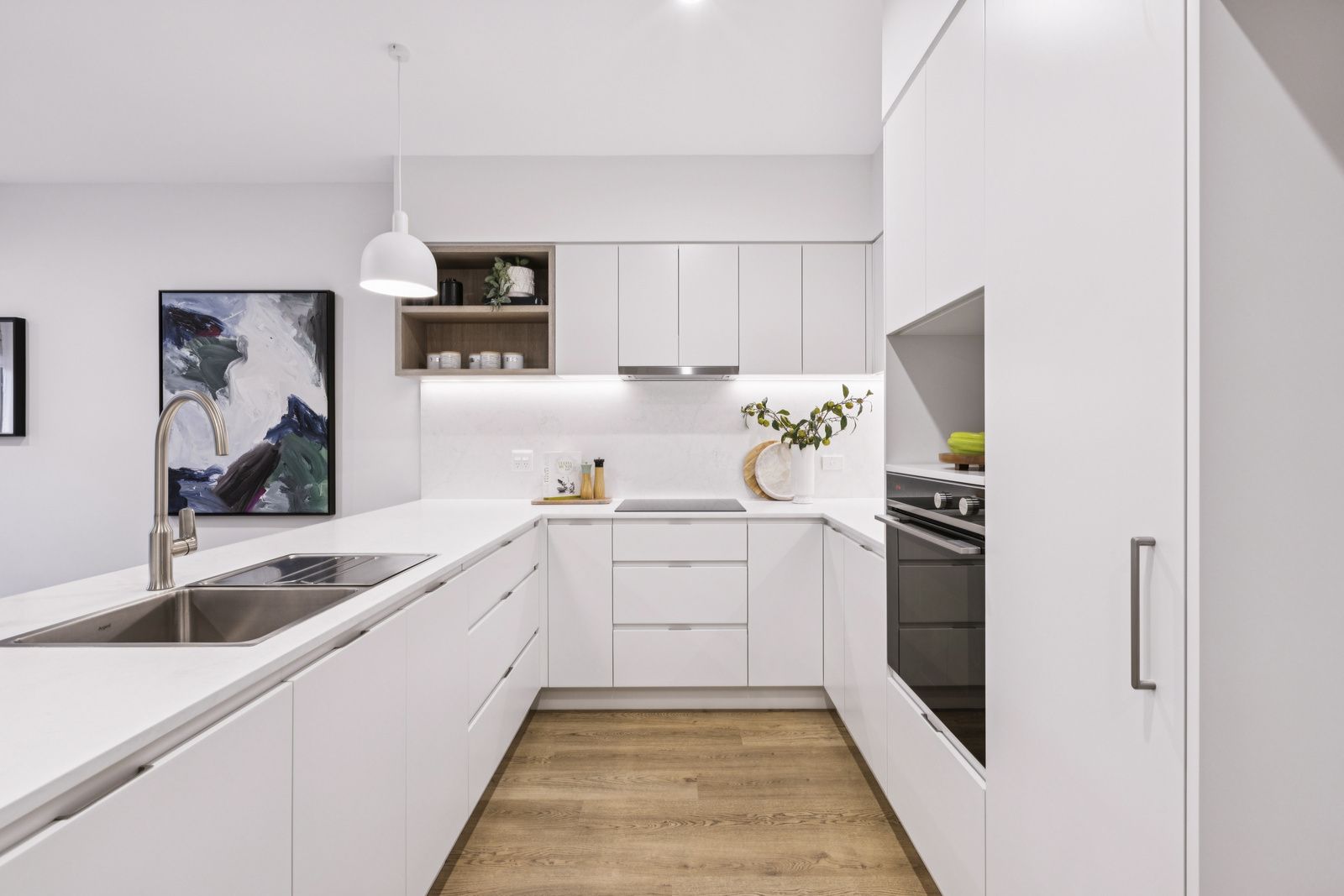 Generously sized first floor 2-bedroom apartment