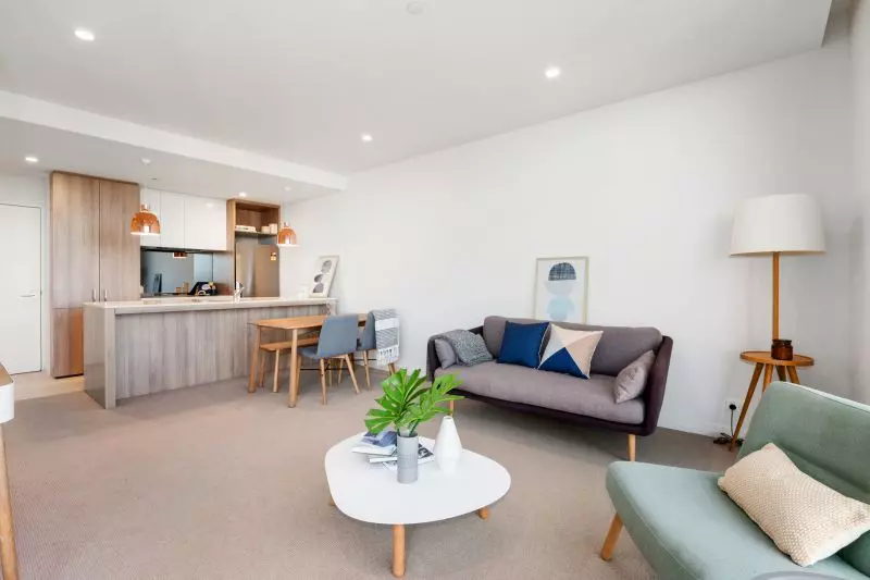 Great Location, Modern & Professional Lifestyle!