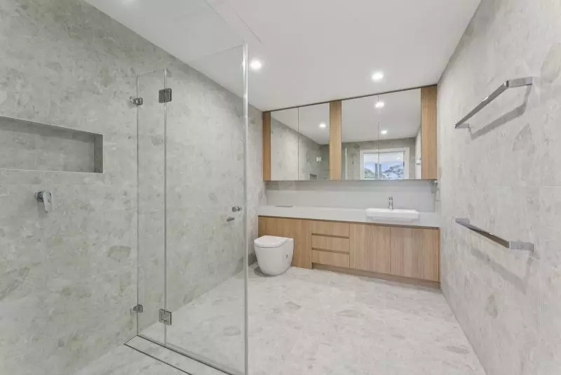 House-Like Proportions, Apartment Ease