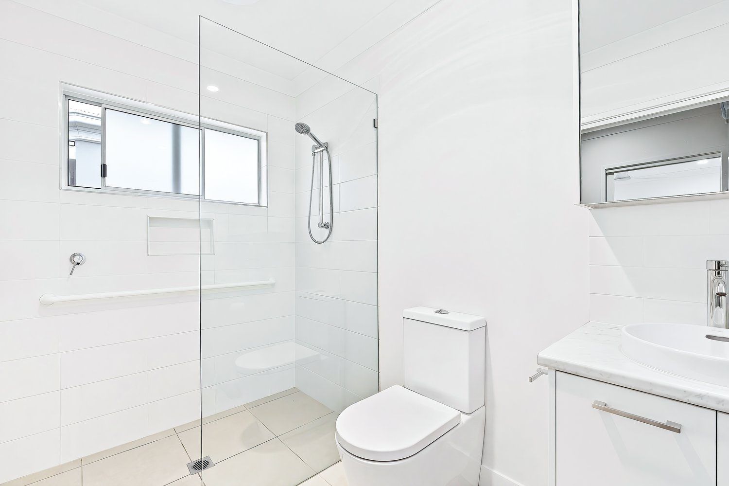 Modern Style, Prime Location