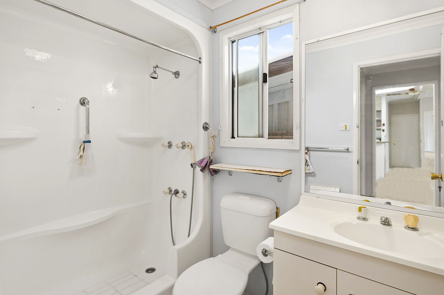 So Much Space - Renovate to your own preferred style - 3 Bedrooms / 2 Full Length Verandas