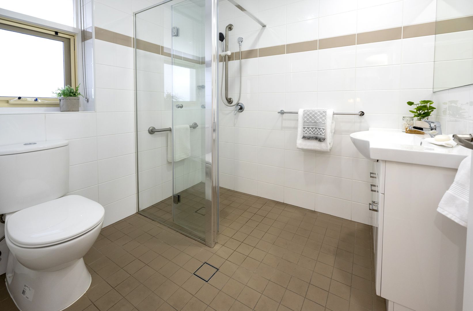 Eldercare College Green: modern two-bedroom first floor home