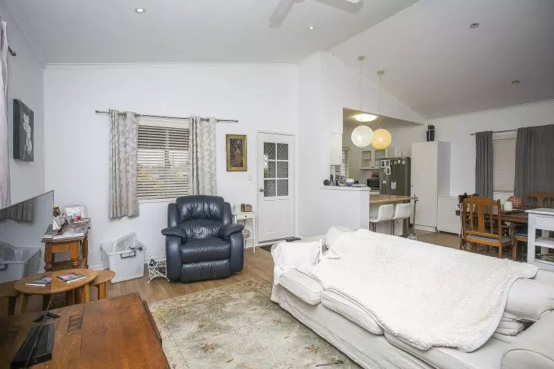 Light filled 2-bedroom home with outdoor entertaining deck