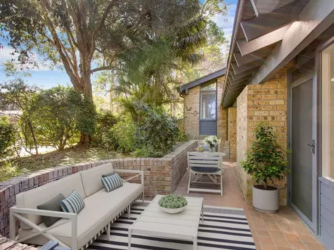 Sunlit villa – ground-floor, light-filled living