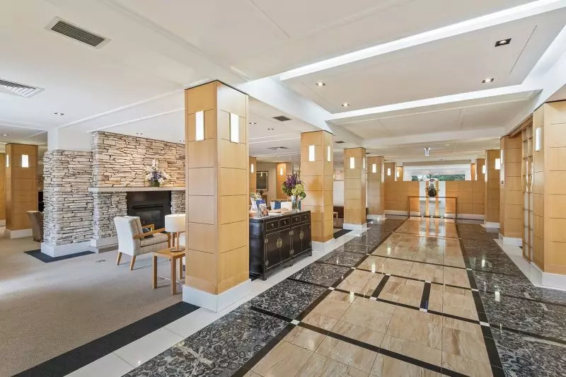 Light and bright apartment