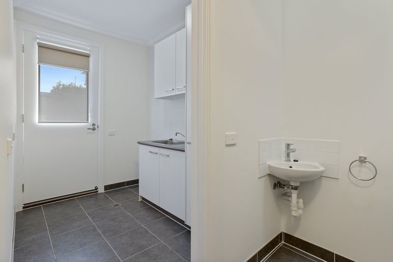Bright, Refreshed Unit in Quiet Court Setting