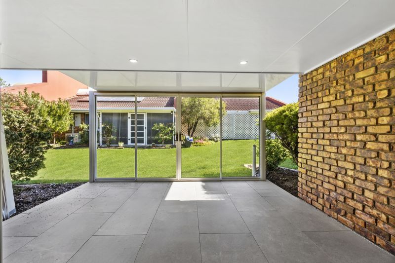 Beautiful two-bedroom, 1 bathroom villa with sunroom.