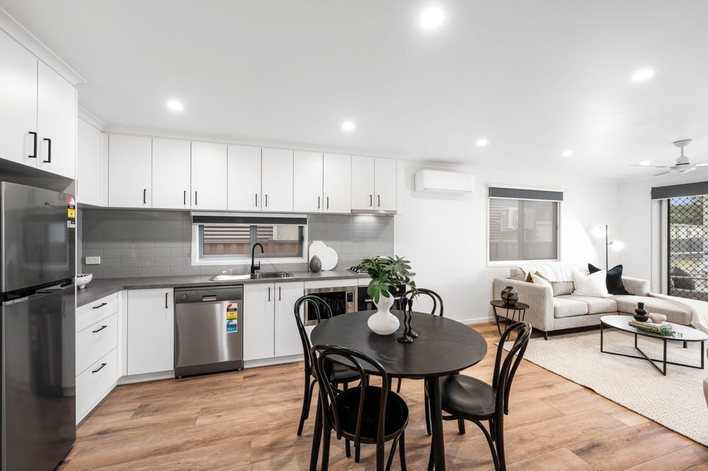 Benalla Tourist Park - BRAND NEW HOMES, The Golden Whistler