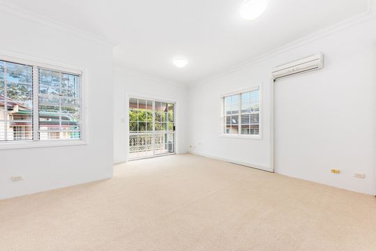 ELEVATED SPACIOUS 1 BEDDER WITH GARDEN VISTA